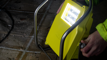 Wolf WL-50 Mini Worklite Fitted with 18 LEDs, Complete with 10 amp/hour Battery, and Charger 100-254V AC