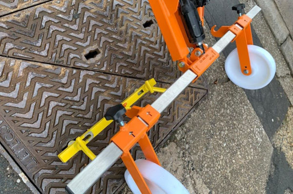 Nova-Tech Hydraulic Drain Cover & Manhole Lifter