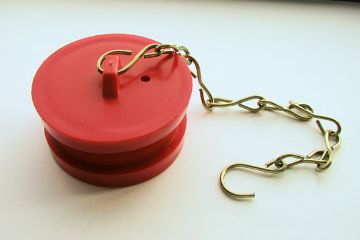 Picture of MALE PLASTIC BLANK PLUG & CHAIN - 2 1/2" INSTANTANEOUS